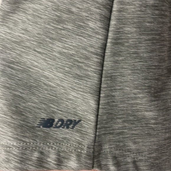 New balance long sleeve with quarter zip up size medium - Picture 5 of 5